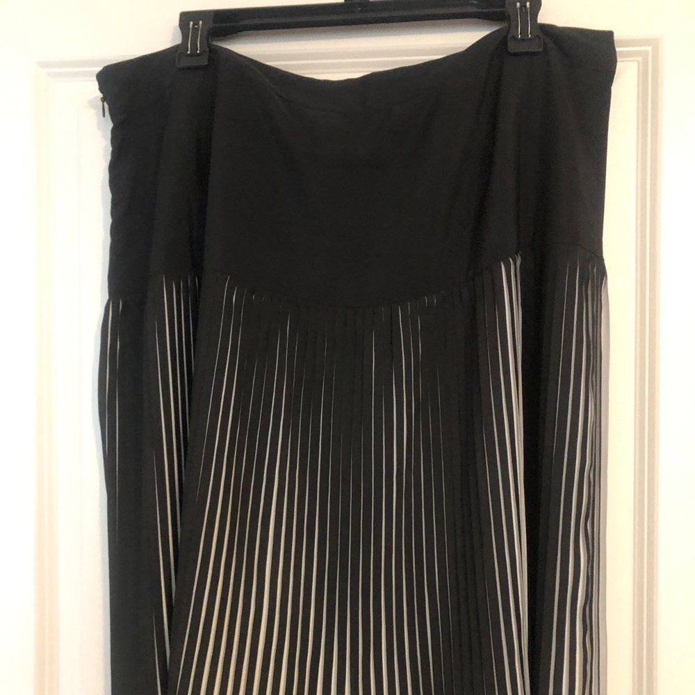 Black and white pleated skirt